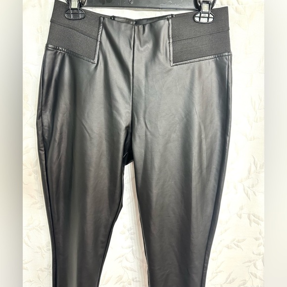 Simply Vera Vera Wang Black Dressy Mob Wife Faux Leather Stretchy Pants Sz M - Picture 3 of 5